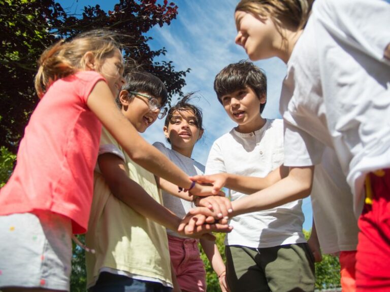 Jakie buty na podwórko dla dzieci?